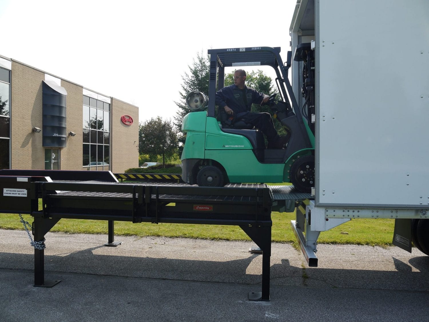 Portable Loading Dock Platform Portable Loading Dock Platform